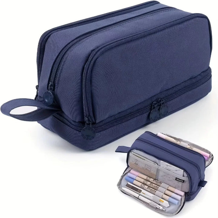 Vista lateral del estuche escolar unisex, mostrando su grosor y capacidad para múltiples útiles.