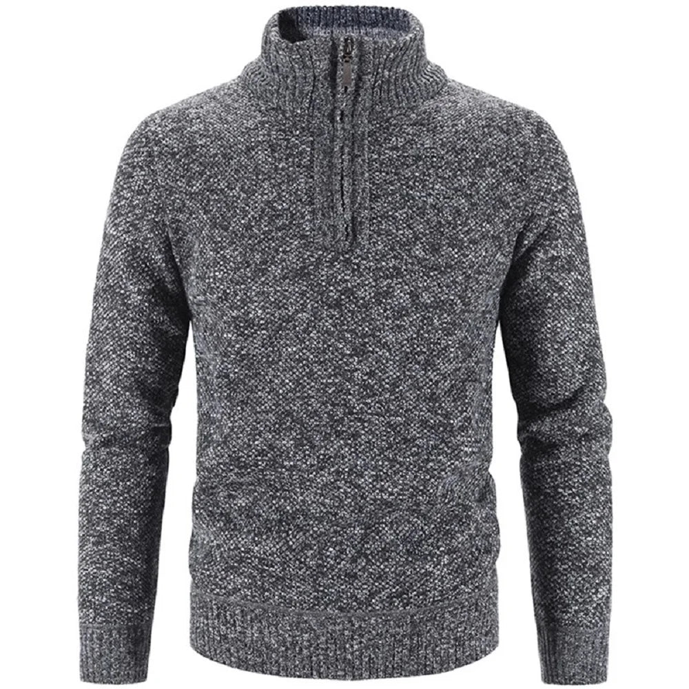 Jersey de hombre gris con media cremallera sobre fondo. Prenda cómoda y de moda masculina para cualquier ocasión.