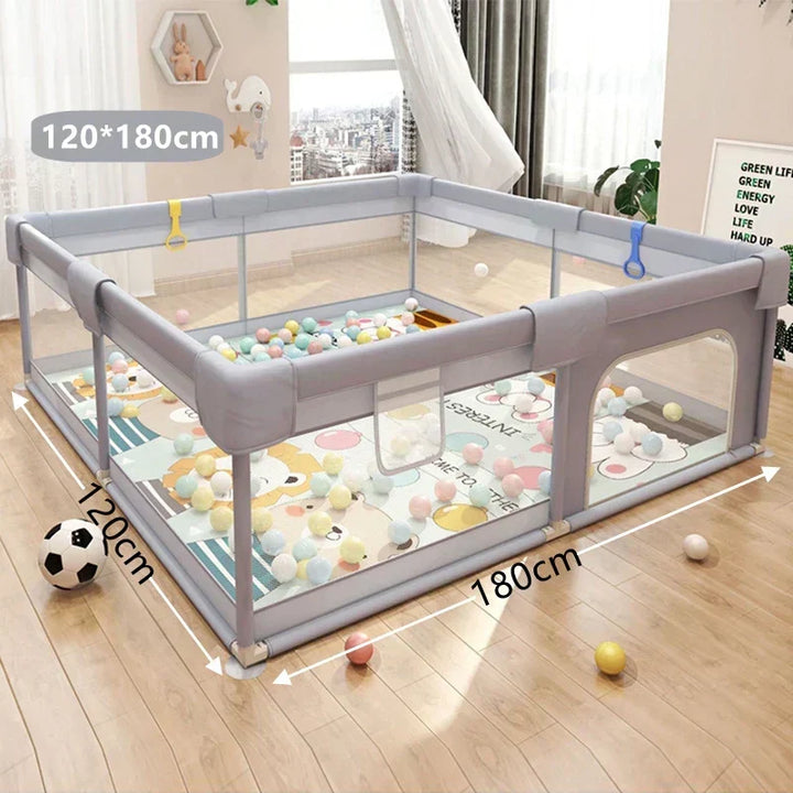 Corral con protección de espuma para el juego seguro de bebés y niños, un espacio divertido y resguardado.