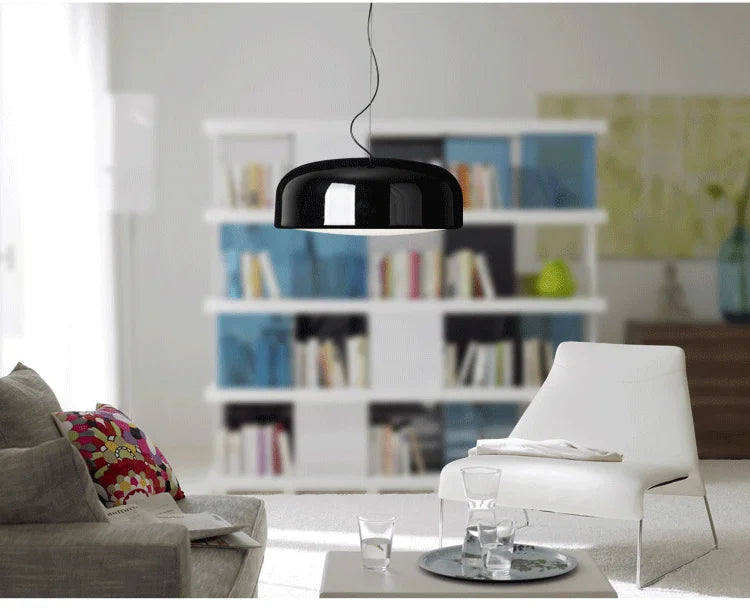 Iluminación decorativa: lámpara colgante LED redonda de metal y acrílico.