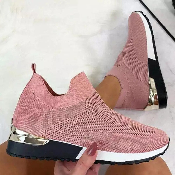 Zapatillas slip-on mujer de estilo urbano, ligeras y modernas para la vida en la ciudad.