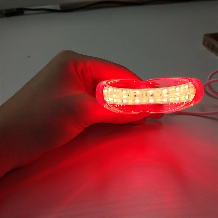 Dispositivo LED rojo para boca. Promueve la recuperación dental y encías sanas en casa.