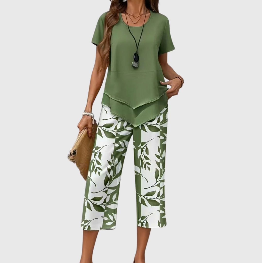 Conjunto de dos piezas para mujer con estampado de hojas tropicales, ideal para verano casual.