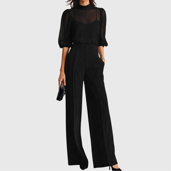 Conjunto elegante de tres piezas para mujer con top y pantalones de pierna ancha.
