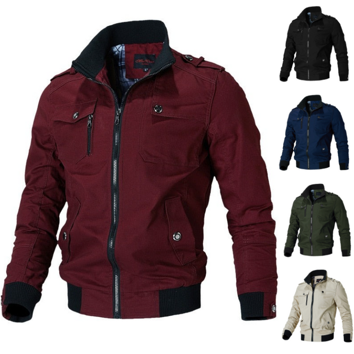 Moderna chaqueta de invierno para hombre con cuello alto. Abrigo casual elegante de moda masculina urbana.