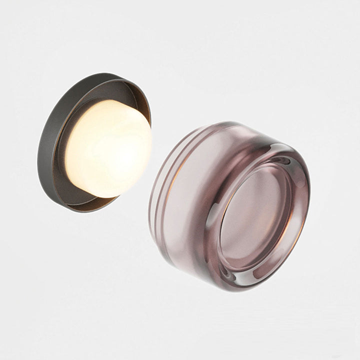 Lámpara de pared Dimple, aportando un diseño contemporáneo y luz decorativa elegante para espacios modernos.