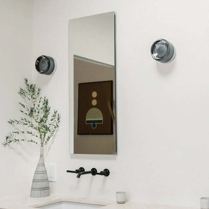 Lámpara de pared Dimple con estilo elegante, realza la decoración interior con su iluminación moderna y sofisticada.