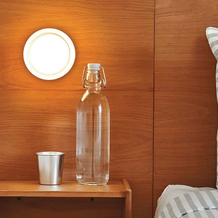 Lámpara de pared Dimple moderna, ideal para sala, dormitorio o pasillo, ofreciendo luz ambiente sofisticada.