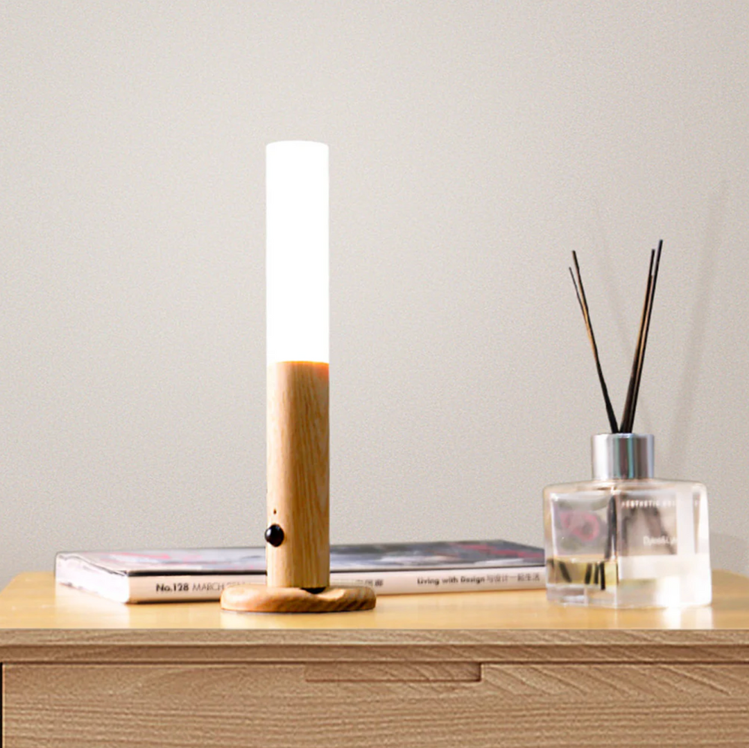 Luz de pared LED de diseño minimalista. Sensor de movimiento para una iluminación interior automática y elegante.