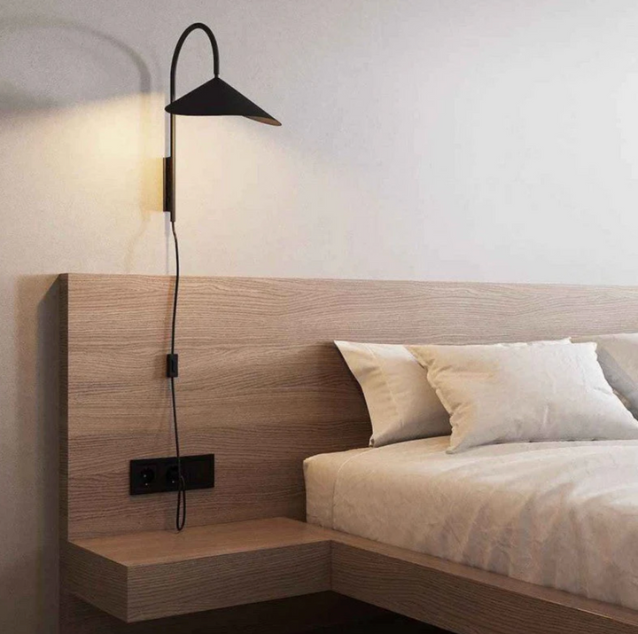 Lámpara de pared interior con diseño de pétalo. Luz ajustable moderna para decoración del hogar.