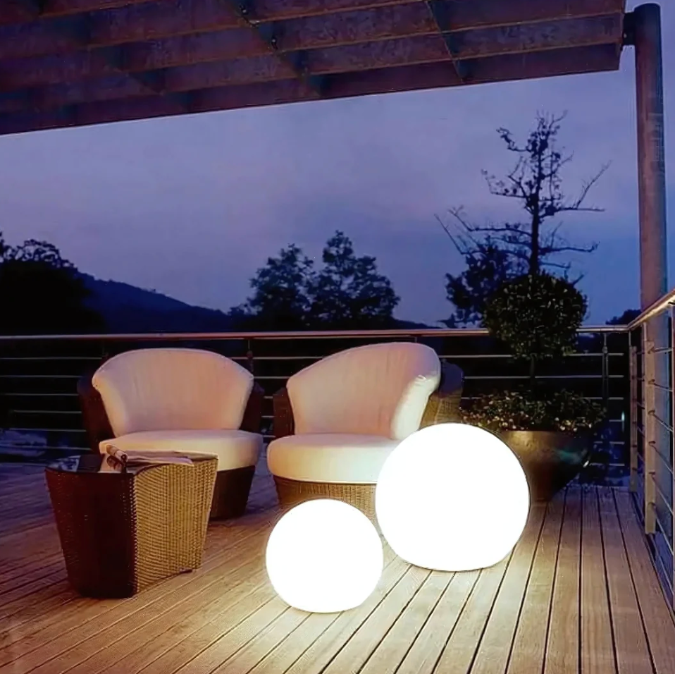 Lámpara de bola RGB SphereGlow para exterior, 16 colores y resistente al agua.