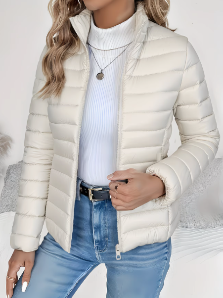 Variedad de chaquetas acolchadas ligeras para mujer (negra, verde, rosa). Confort y estilo moderno.