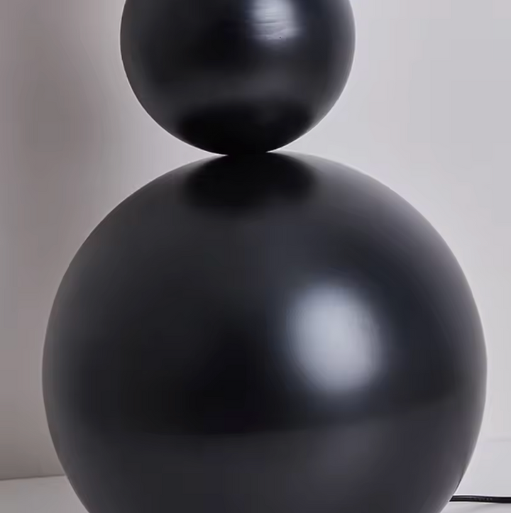 Lámpara de pie de diseño calabaza Calura. Iluminación LED moderna para interiores, estilo único.