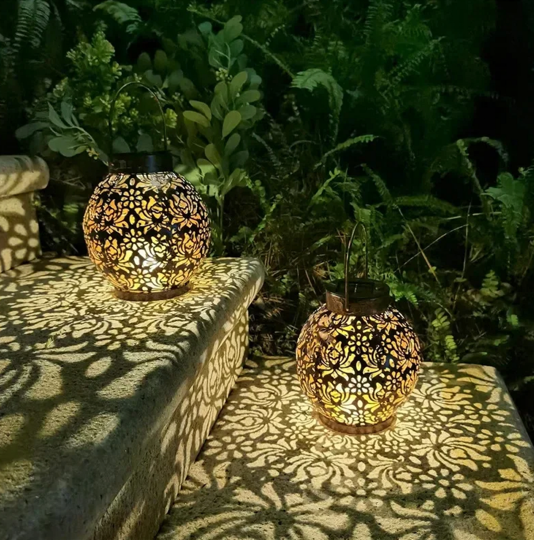 Decoración de jardín con lámpara solar floral colgante, luz ambiente para patio y balcón.