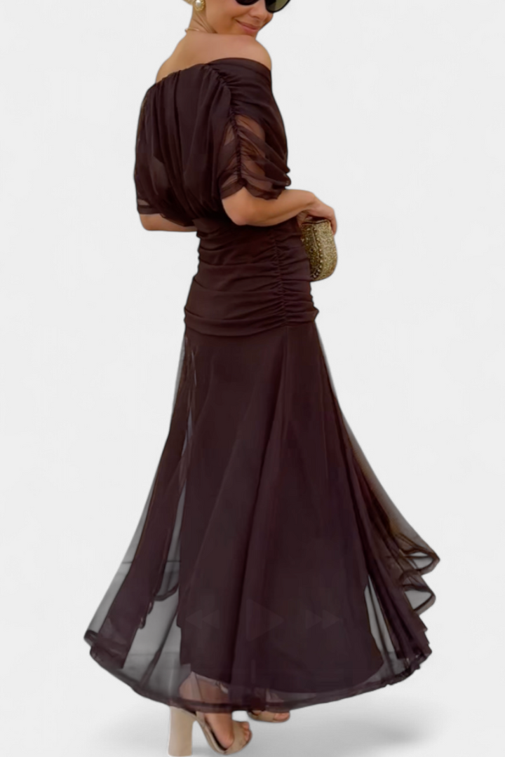 Vestido maxi floral elegante para mujer, estilo romántico, ideal para fiesta o evento de verano.