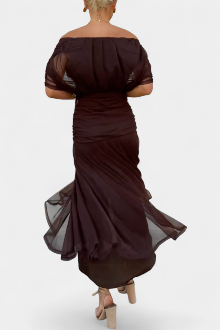 Vestido maxi floral romántico, moda femenina elegante, perfecto para fiestas de verano y eventos especiales.