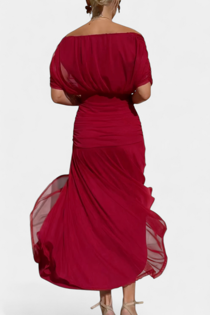 Moda femenina: Vestido largo floral elegante con escote en V y cintura plisada. Estampado fantasía.