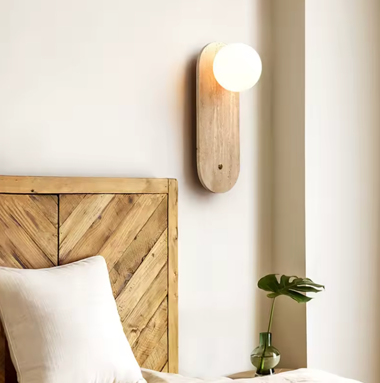 Luz cálida de lámpara de pared Wabi-Sabi. Aplique minimalista estilo Japandi para una decoración de hogar acogedora.