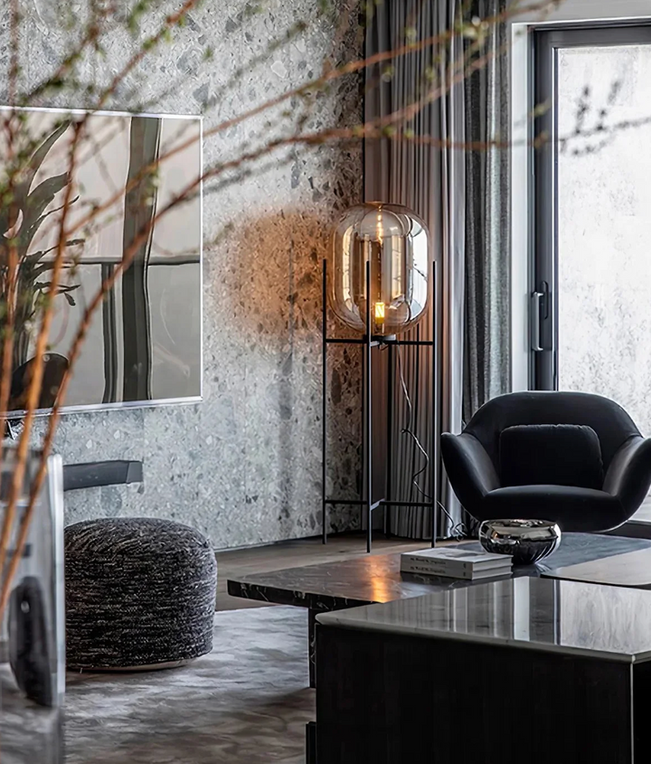 Lámpara de pie escultural, diseño vanguardista. Iluminación decorativa que transforma cualquier espacio de tu hogar.