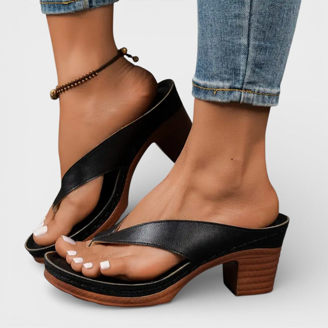 Sandalias doradas de tacón bajo para mujer, ortopédicas y muy cómodas. Perfectas para un estilo elegante de verano.