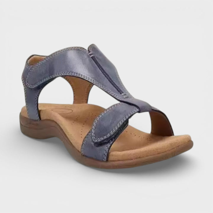 Sandalias de mujer NATALIA con correas ajustables, brindando confort y estilo casual. Ideales para el verano.