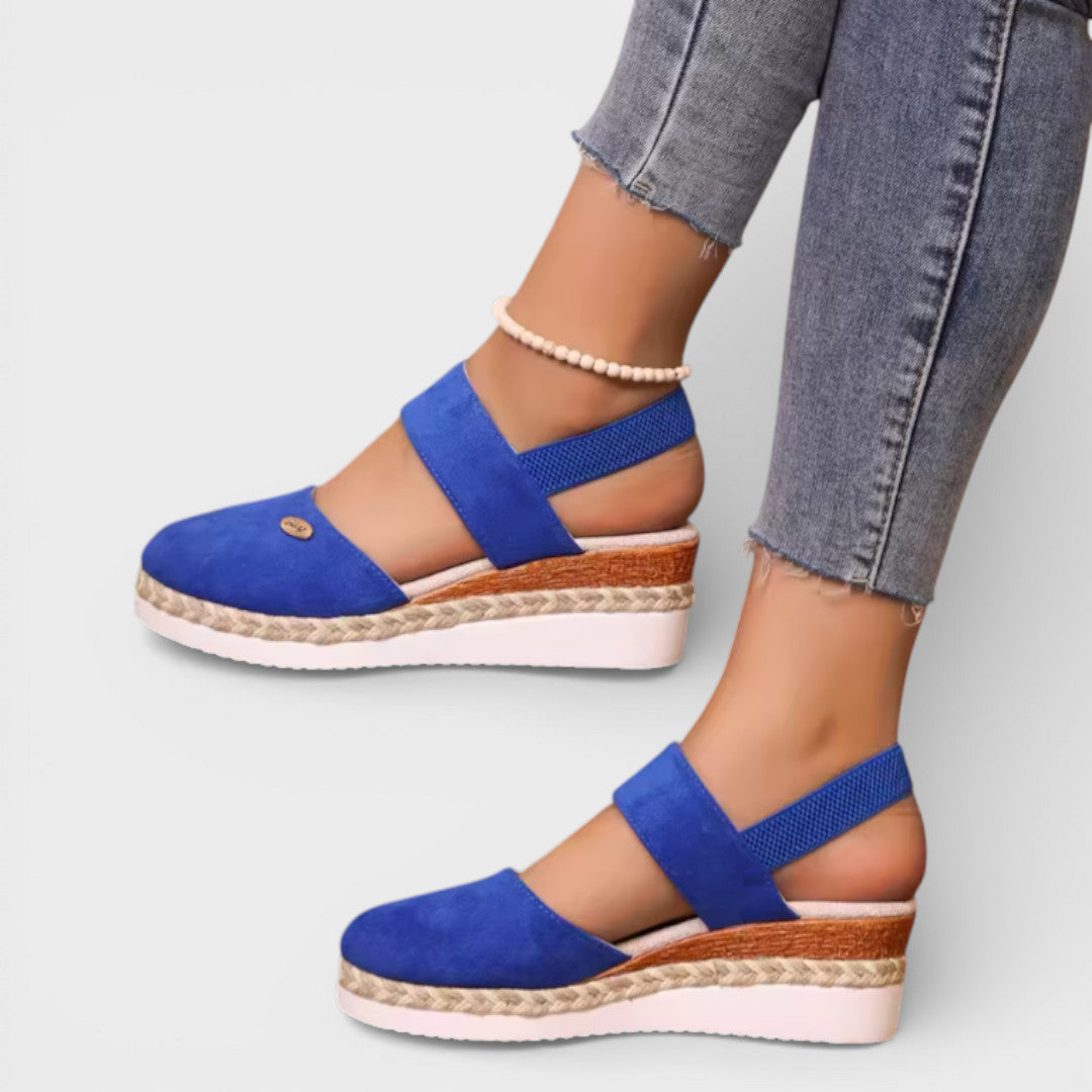 Sandalias de cuña elegantes para mujer, con sujeción de correa y hebilla.