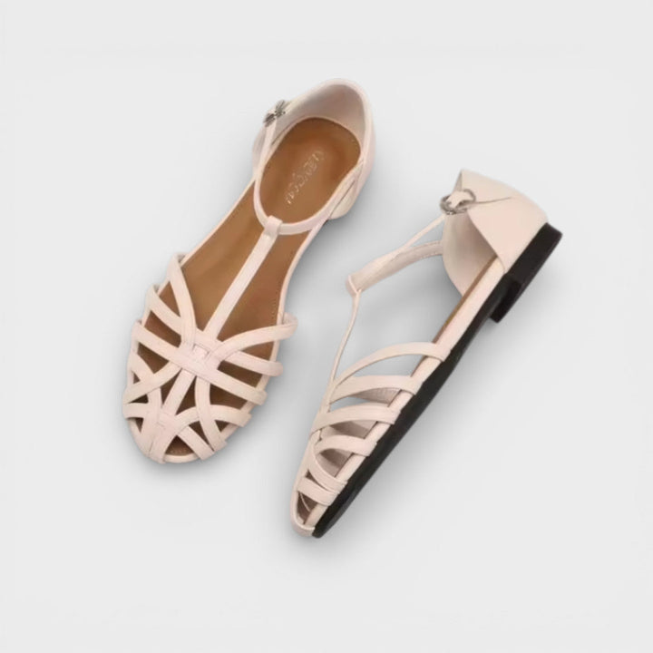 Sandalias LAURA para mujer: planas, cómodas y de estilo casual. Calzado ideal para el verano.