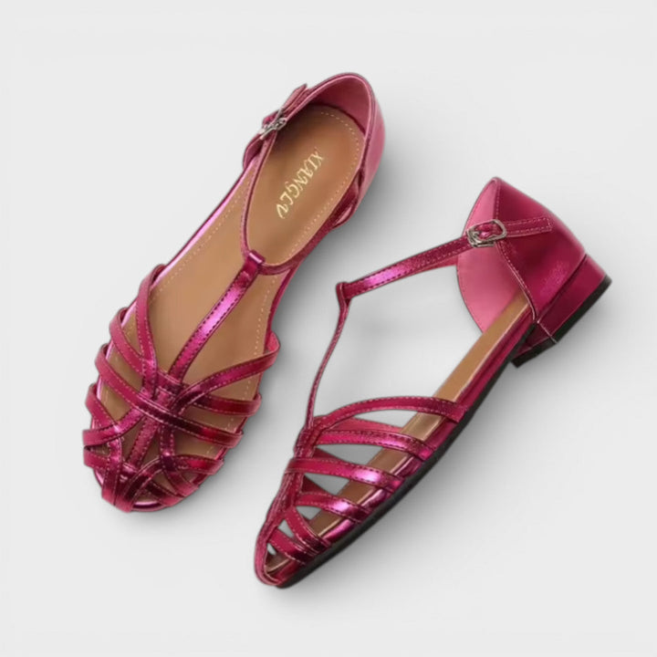 Moda femenina: sandalias planas LAURA, ligeras y cómodas, perfectas para pasear en verano.