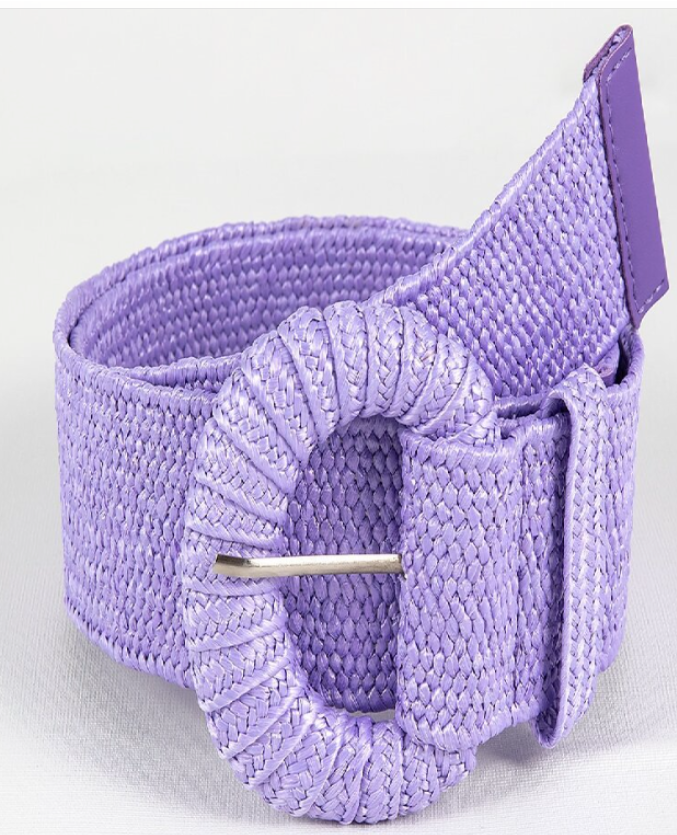 Elegante cinturón de mujer, trenzado y ajustable, accesorio retro de moda perfecto para acentuar la cintura.