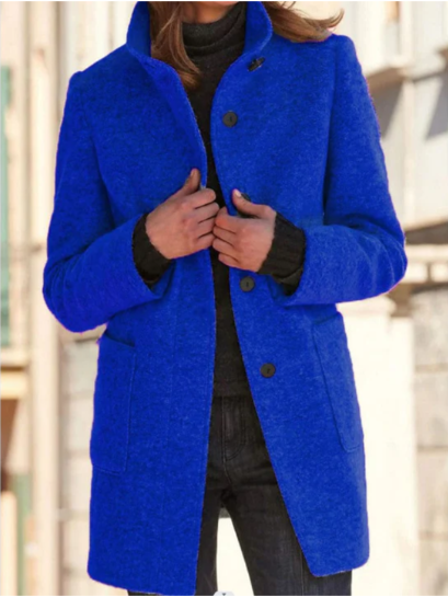 Ropa de abrigo invernal para mujer, abrigo elegante que ofrece calidez y moda femenina.