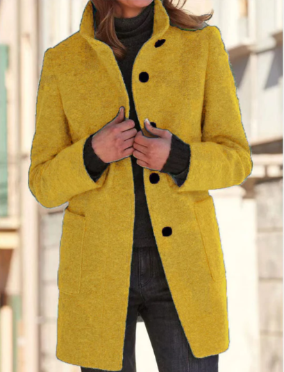Abrigo largo verde oscuro para mujer, moda invernal elegante y formal.