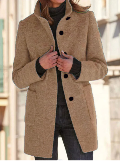 Abrigo azul oscuro de mujer, chaqueta elegante para invierno, estilo clásico y moda femenina.