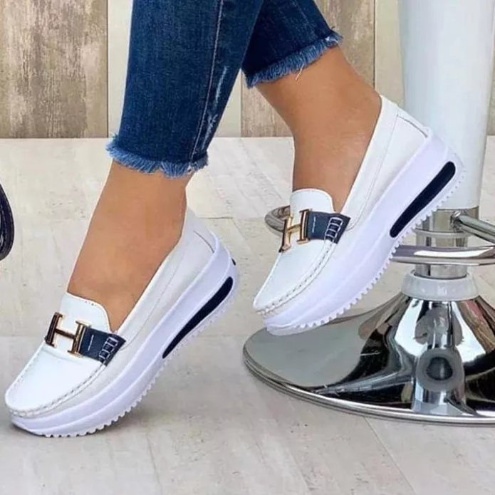 Experimenta el bienestar con los zapatos ortopédicos Fabiola para mujer, calzado elegante y cómodo para cada paso.