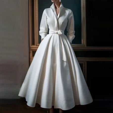 Vestido maxi elegante de mujer con mangas largas, ideal para oficina o eventos formales de otoño/invierno. Estilo versátil.