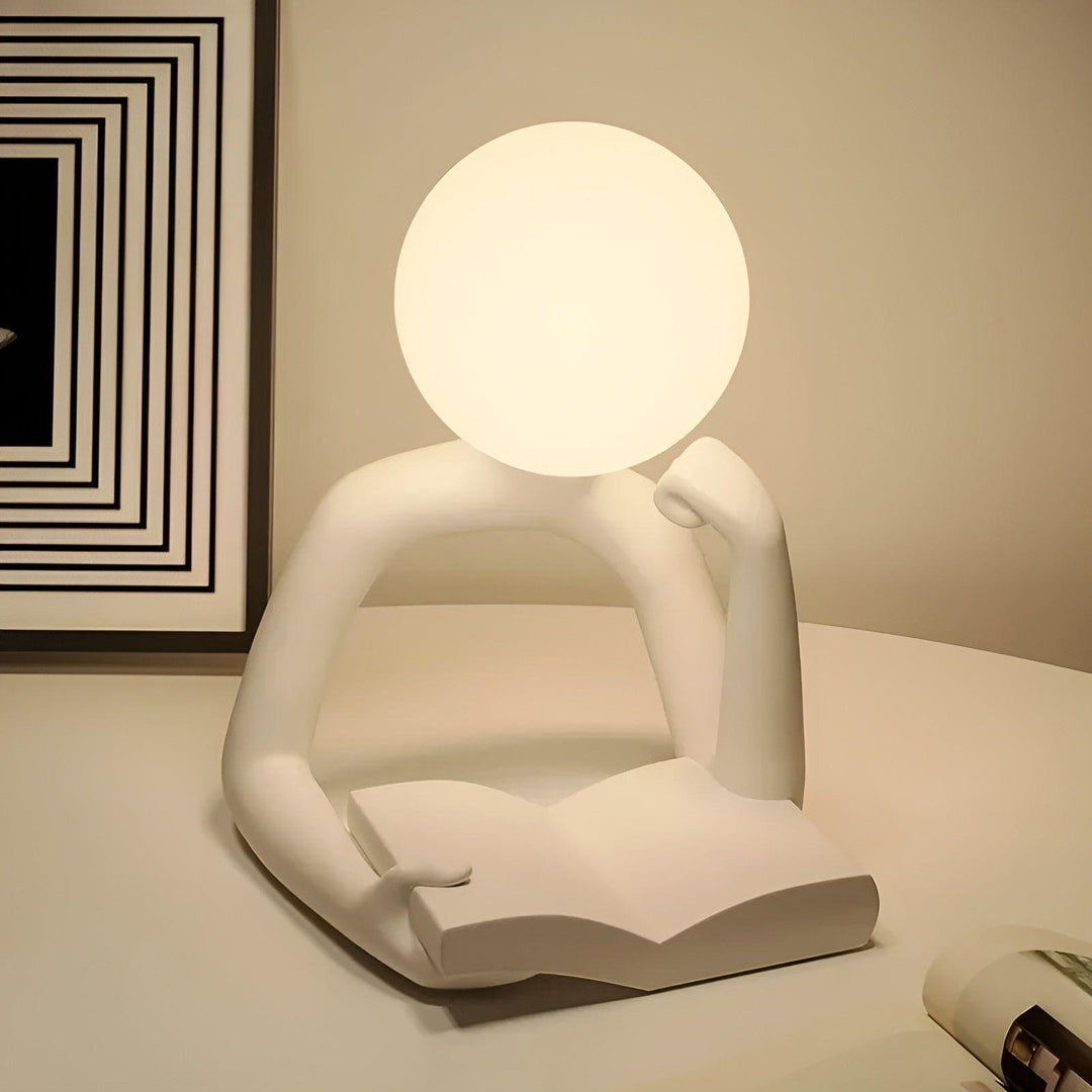 Lámpara de mesa abstracta para escritorio, ofrece luz LED de lectura y decoración moderna en estilo minimalista.
