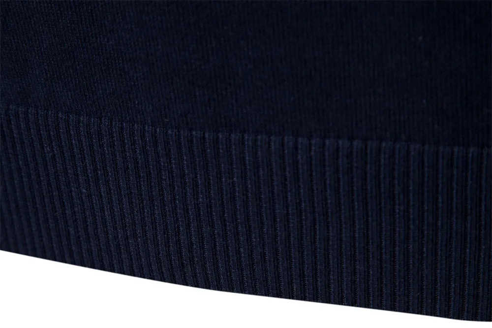 Jersey de hombre casual con diseño de rayas y cremallera, ideal para la comodidad en ropa de invierno.