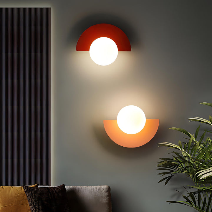 Aplique LED semicircular nórdico para pared. Proporciona luz suave y moderna decoración hogar.
