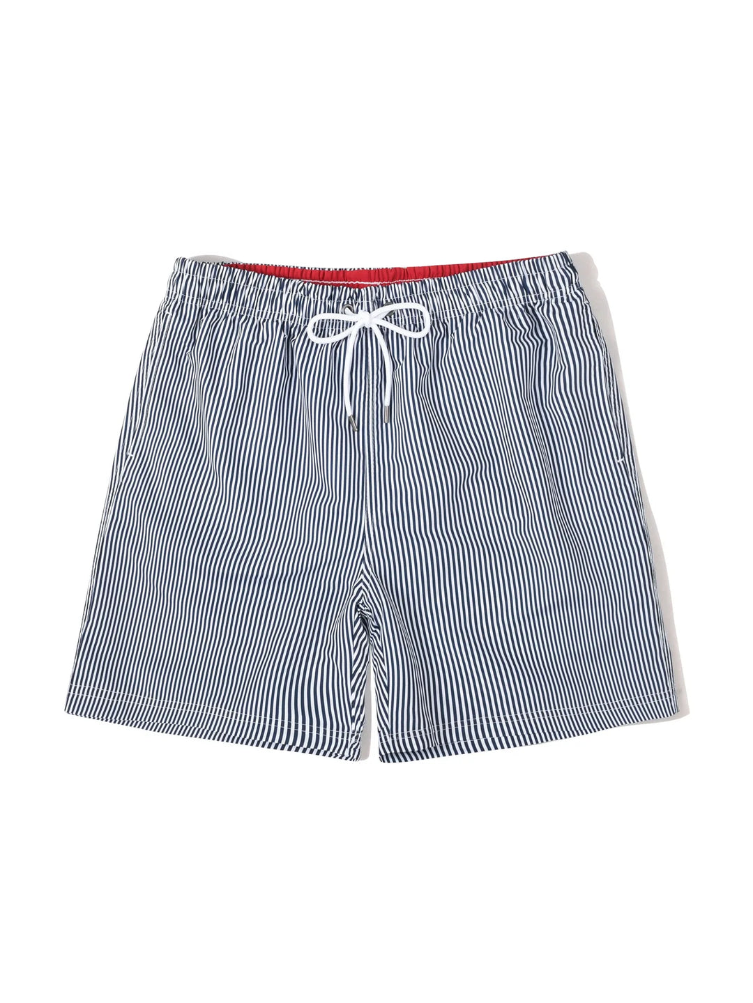Disfruta el verano con este bañador a rayas para hombre. Secado rápido y confort para tus vacaciones.