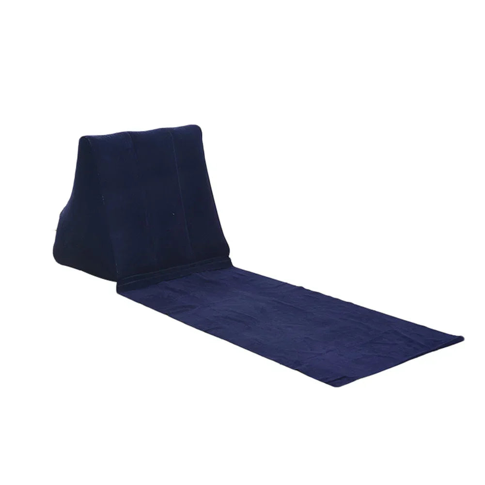 Cómoda colchoneta inflable flocado con respaldo, perfecta para relajarse en la playa o jardín.