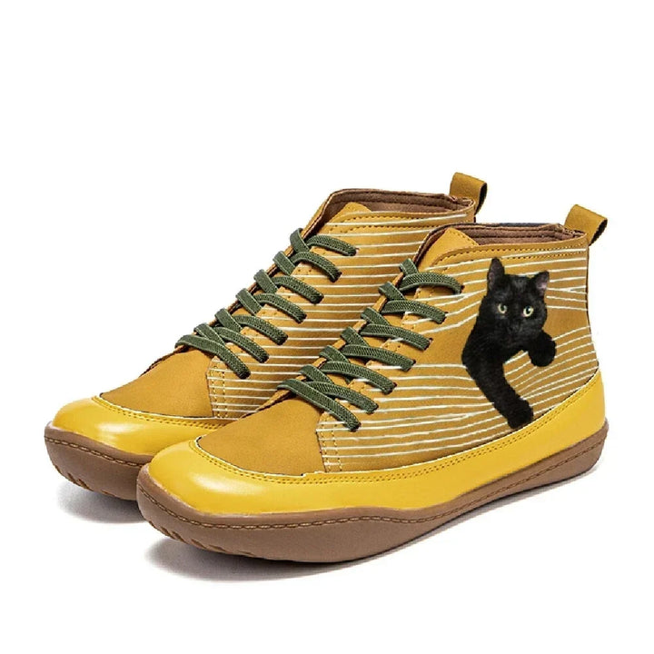 Novedosos botines de mujer con diseño de gato para invierno y otoño. Agrega un toque felino a tu look casual.