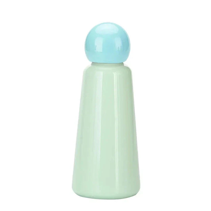 Botella de acero bicolor, ideal para hidratarse con bebidas frías o calientes por más tiempo.