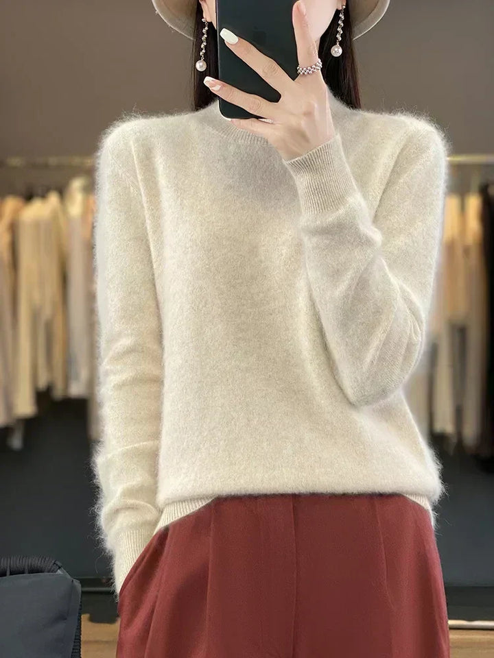 Suéter de mujer color gris, ultrasuave y con un estilo elegante que aporta calidez en días fríos.