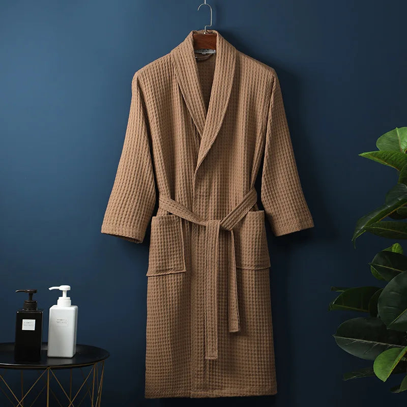 Bata de baño Aurora para hombre, envolvente y suave. Perfecta ropa de casa para el relax post ducha.
