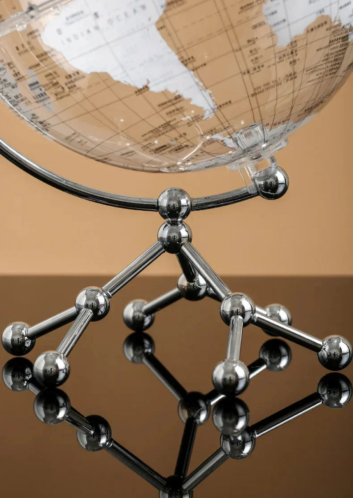 Lámpara LED de mesa con globo terráqueo giratorio, ideal como punto focal decorativo en cualquier habitación.