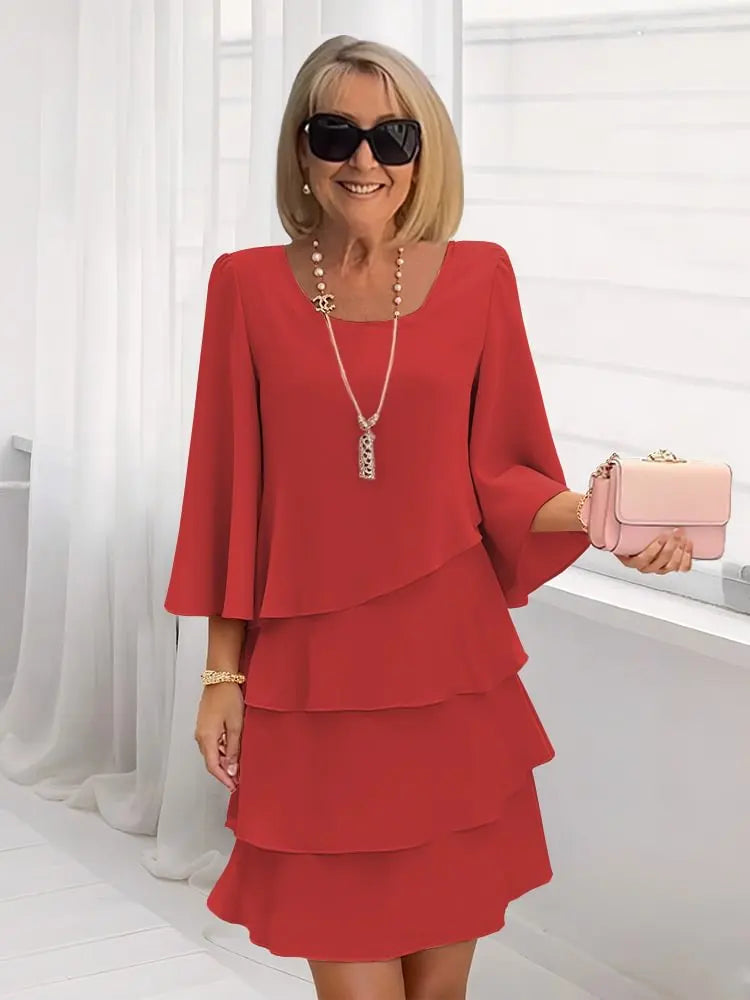 Vestido de mujer elegante y fluido con detalles de volantes, ideal para eventos de verano y primavera.
