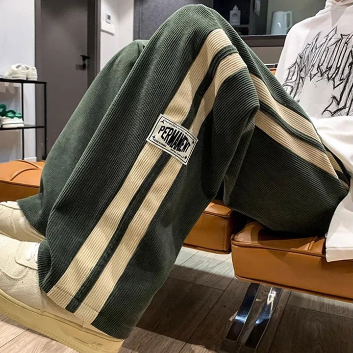 Pantalones anchos de pana para hombre, diseño moderno que ofrece estilo casual y máxima comodidad.