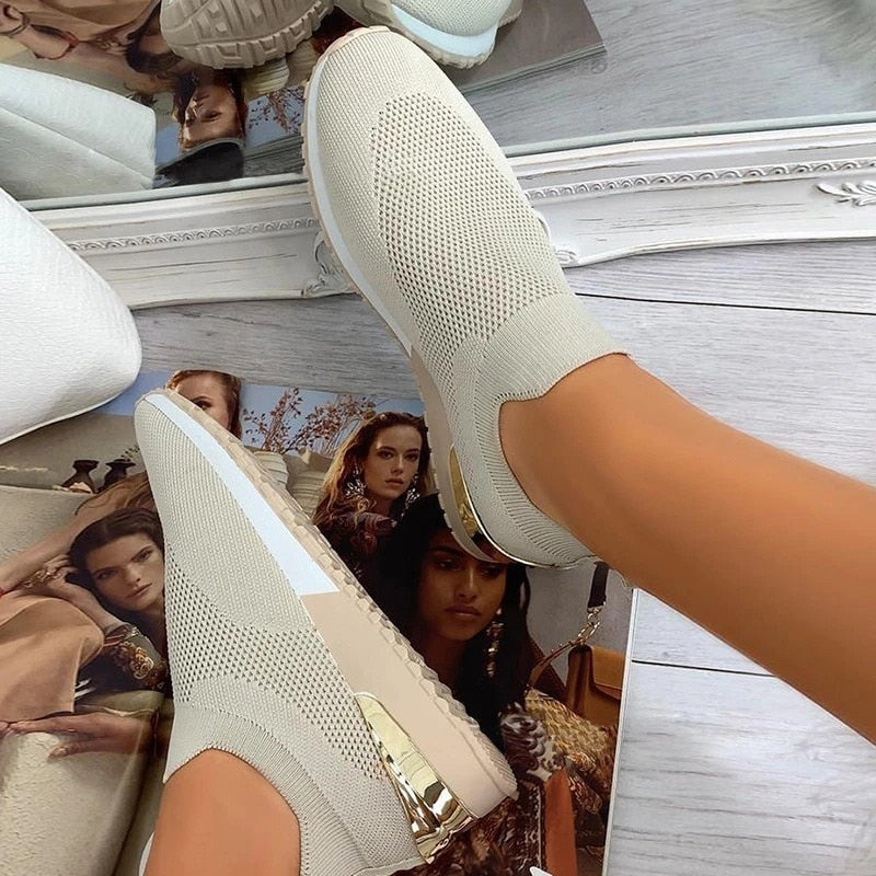 Zapatillas slip-on de mujer transpirables, diseño moderno para uso diario y viajes.