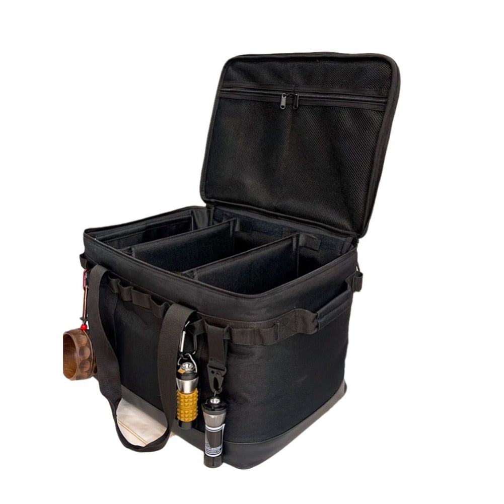Organizador de equipo de camping, una mochila robusta para almacenamiento seguro en excursiones y senderismo.