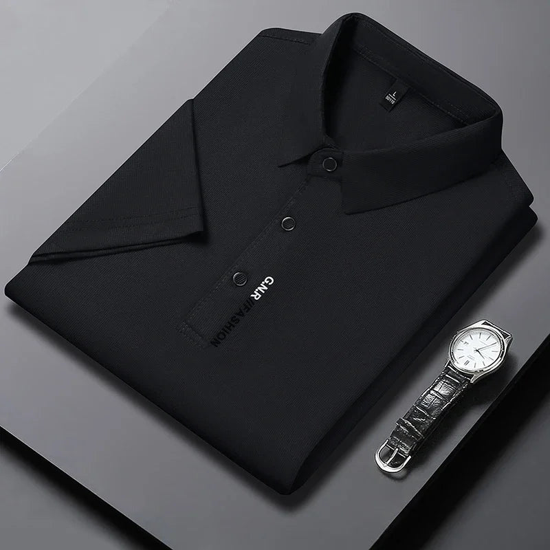 Polo clásico de hombre color carbón. Un básico de moda masculina con estilo atemporal, confort y versatilidad.