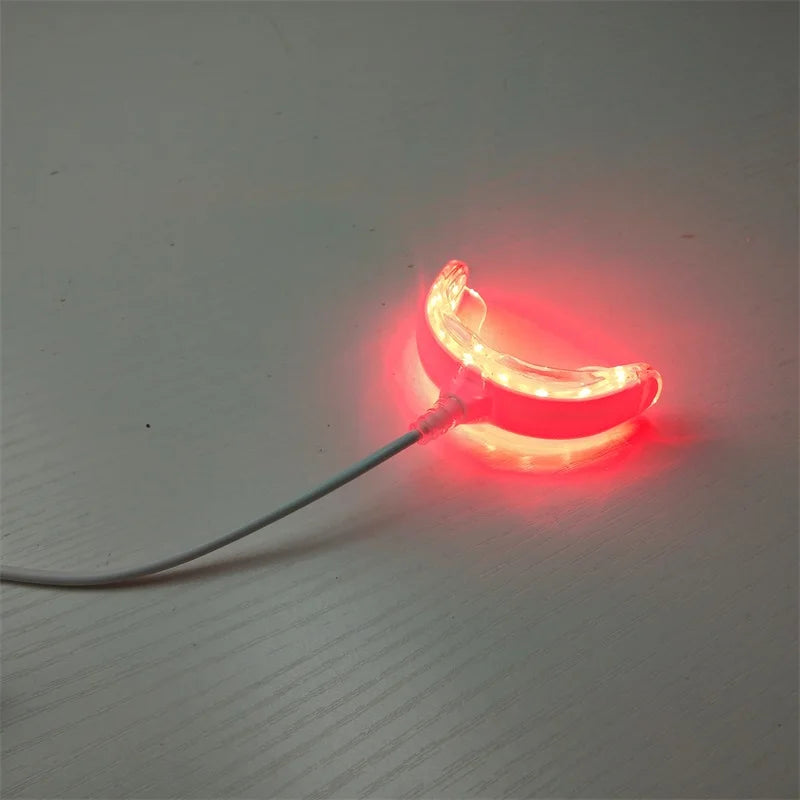Dispositivo de luz roja oral que alivia y cuida encías sensibles. Ideal para recuperación dental.